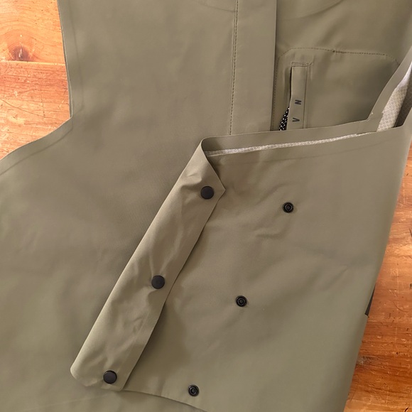 Nike Running Division Wind/Rain Jacket - Picture 9 of 14